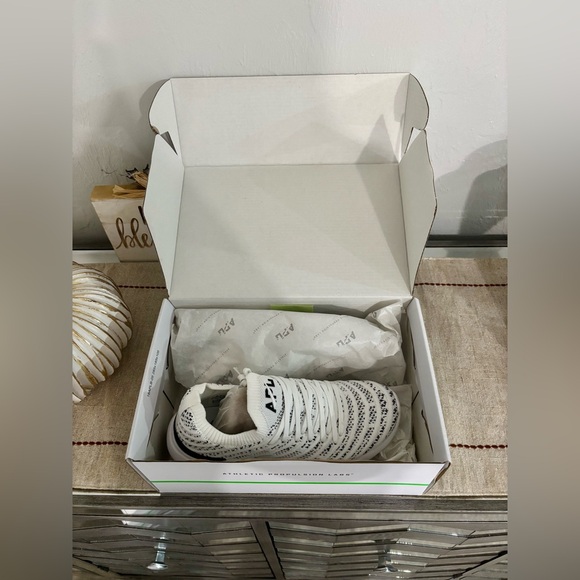 Brand New APL Women's TechLoom Wave Sneakers - Picture 3 of 4